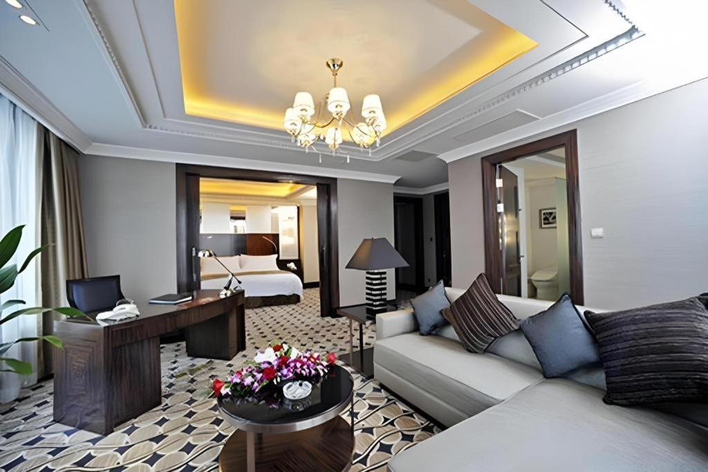 Grand Soluxe Zhongyou Hotel Shanghai Exterior photo